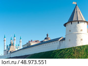 White stone protective South-West tower and Kul Sharif mosque of Kazan Kremlin. Kazan, Russia (2022 год). Стоковое фото, фотограф Константин Лабунский / Фотобанк Лори