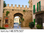 Alcudia Porta de Mallorca in Old town at Majorca Balearic islands of Spain. Стоковое фото, агентство Ingram Publishing / Фотобанк Лори