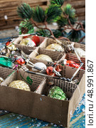 various outdated Christmas toys in a cardboard box. Стоковое фото, агентство Ingram Publishing / Фотобанк Лори