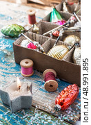 various outdated Christmas toys in a cardboard box. Стоковое фото, агентство Ingram Publishing / Фотобанк Лори