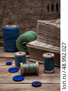 spool sewing thread and buttons in vintage style. Стоковое фото, агентство Ingram Publishing / Фотобанк Лори