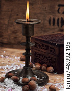 set foto burning Christmas candle in  brass candlesticks. Стоковое фото, агентство Ingram Publishing / Фотобанк Лори