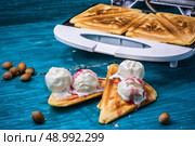 baked toast smeared ice cream in raspberry jam on the background of westernize.Selective focus. baked toast smeared ice cream in raspberry jam . Стоковое фото, агентство Ingram Publishing / Фотобанк Лори