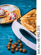 open baked toast smeared ice cream in raspberry jam on the background of westernize. baked toast smeared ice cream in raspberry jam . Стоковое фото, агентство Ingram Publishing / Фотобанк Лори