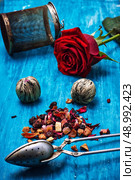 dried fragrant tea leaves. Стоковое фото, агентство Ingram Publishing / Фотобанк Лори