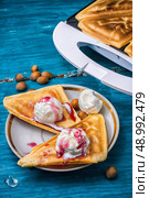 baked toast smeared ice cream in raspberry jam on the background of westernize.Selective focus. baked toast smeared ice cream in raspberry jam . Стоковое фото, агентство Ingram Publishing / Фотобанк Лори