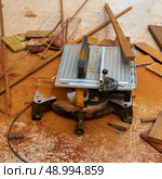 Circular table saw carpenter tool and sawdust in deck installation. Стоковое фото, агентство Ingram Publishing / Фотобанк Лори