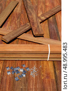 Ipe decking deck wood installation screws clips and fasteners. Стоковое фото, агентство Ingram Publishing / Фотобанк Лори