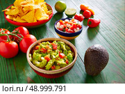 Mexican food nachos guacamole pico de gallo and chili peppers sauces. Стоковое фото, агентство Ingram Publishing / Фотобанк Лори