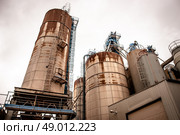 Industrial silos in a old rusty inviroment. Стоковое фото, агентство Ingram Publishing / Фотобанк Лори