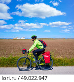 MTB Biker Bicycle touring with pannier racks and saddlebag. Стоковое фото, агентство Ingram Publishing / Фотобанк Лори