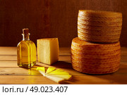 Manchego cheese from Spain in wooden table with andalusian olive oil. Стоковое фото, агентство Ingram Publishing / Фотобанк Лори