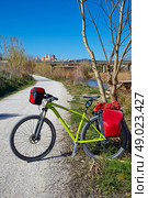 cycling tourism MTB bike in Ribarroja Parc de Turia with paniers and saddlebag. Стоковое фото, агентство Ingram Publishing / Фотобанк Лори