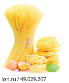 Spaghetti, tonarelli and  tagliatelle  pasta with raw  egg on white background. Стоковое фото, агентство Ingram Publishing / Фотобанк Лори
