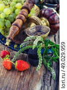 Shisha with  fruity aroma. Hookah with fruit flavour on wooden table in vintage style. Стоковое фото, агентство Ingram Publishing / Фотобанк Лори
