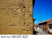 The way of saint James adobe mud walls at Palencia Spain. Стоковое фото, агентство Ingram Publishing / Фотобанк Лори