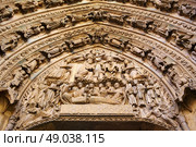 Cathedral of Leon door gothic arch in Castilla at Spain. Стоковое фото, агентство Ingram Publishing / Фотобанк Лори