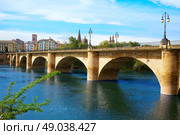 The Way of Saint James in Logrono bridge Ebro river at Spain. Стоковое фото, агентство Ingram Publishing / Фотобанк Лори