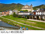 Villafranca del Bierzo by Way of Saint James Burbia river in Leon Spain. Стоковое фото, агентство Ingram Publishing / Фотобанк Лори