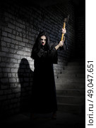 Zombie girl in old house. Стоковое фото, агентство Ingram Publishing / Фотобанк Лори