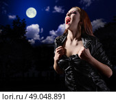 Vampire woman on night background with moon. Стоковое фото, агентство Ingram Publishing / Фотобанк Лори