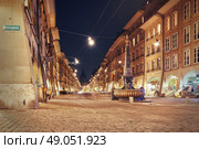 night view on the shopping alley Kramgasse at Bern, Switzerland. Стоковое фото, агентство Ingram Publishing / Фотобанк Лори
