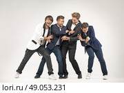 Amused friends having a great fun. Стоковое фото, агентство Ingram Publishing / Фотобанк Лори