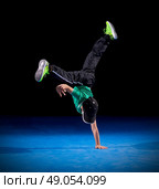 Little boy breakdancer on black. Стоковое фото, агентство Ingram Publishing / Фотобанк Лори