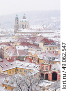 winter roofs of Ledebursky palace and St. Nicolas church, Prague. Стоковое фото, агентство Ingram Publishing / Фотобанк Лори