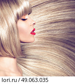 Profile photograph of a woman with long straight haircut. Стоковое фото, агентство Ingram Publishing / Фотобанк Лори