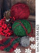 Balls wool for knitting. few skeins of wool yarn segment associated tissue. Стоковое фото, агентство Ingram Publishing / Фотобанк Лори