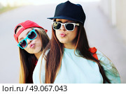 Skater Girls. Стоковое фото, агентство Ingram Publishing / Фотобанк Лори