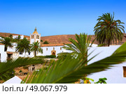 Betancuria village Fuerteventura at Canary Islands of Spain. Стоковое фото, агентство Ingram Publishing / Фотобанк Лори