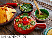Frijoles charros mexican beans with chili pepper sides and tortillas. Стоковое фото, агентство Ingram Publishing / Фотобанк Лори