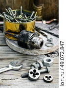 Set of nuts,bolts,springs and dies for threading. Стоковое фото, агентство Ingram Publishing / Фотобанк Лори