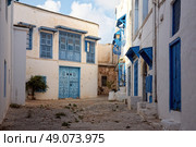 Sidi Bou Said - typical building with white walls, blue doors and windows, Tunisia. Стоковое фото, агентство Ingram Publishing / Фотобанк Лори