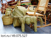Valencia esparto alfa handcraft baskets and horse in Spain. Стоковое фото, агентство Ingram Publishing / Фотобанк Лори