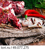 Steam the chopped pieces of beef with spices on burlap. Raw beef steak. Стоковое фото, агентство Ingram Publishing / Фотобанк Лори