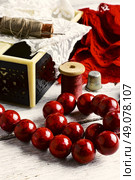 Sewing kit made of lace,buttons,beads and thread with needle. Стоковое фото, агентство Ingram Publishing / Фотобанк Лори