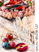 Sewing kit made of lace,buttons,beads and thread with needle. Стоковое фото, агентство Ingram Publishing / Фотобанк Лори