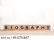 Biography headline sign made of wood on a table. Стоковое фото, агентство Ingram Publishing / Фотобанк Лори