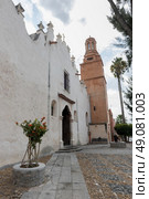 View of the church exterior, Sanctuary of Atotonilco, San Miguel de Allende, Guanajuato, Mexico. Стоковое фото, агентство Ingram Publishing / Фотобанк Лори