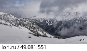 View of snowcapped mountains in winter, Whistler Mountain, British Columbia, Canada. Стоковое фото, агентство Ingram Publishing / Фотобанк Лори