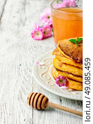 pumpkin pancakes with light dishes and glass of juice. fritter with pumpkin. Стоковое фото, агентство Ingram Publishing / Фотобанк Лори