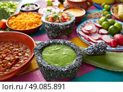 Green sauce with tomato and chili pepper in a mexican food table. Стоковое фото, агентство Ingram Publishing / Фотобанк Лори