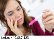 She can’t believe she’s going to have a baby. Стоковое фото, агентство Ingram Publishing / Фотобанк Лори