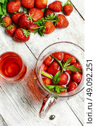 Cool strawberry compote. Glass decanter with delicious strawberry compote of fresh berries. Стоковое фото, агентство Ingram Publishing / Фотобанк Лори