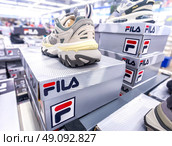 Fila новые стильные кроссовки. Спортивная обувь. Fila — южнокорейский бренд спортивной одежды. Редакционное фото, фотограф FotograFF / Фотобанк Лори