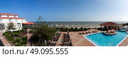 Панорама Отеля «Sun Resort» на первой линии Бердянской Косы, на побережье Азовского моря. Бердянск. Запорожская область. Редакционное фото, фотограф Сергей Афанасьев / Фотобанк Лори