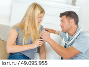 Couple gripping remote control. Стоковое фото, агентство Ingram Publishing / Фотобанк Лори